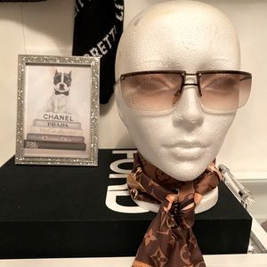 Authentic Gucci Sunglasses w/Swarowski GG